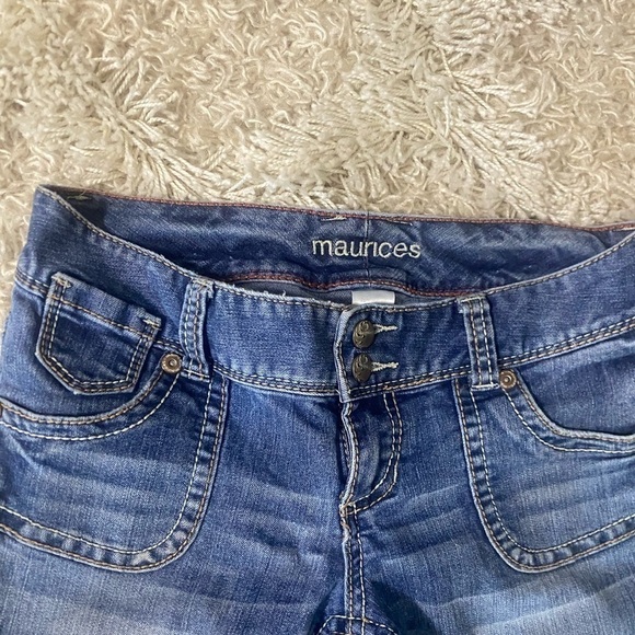 Maurices Women's Cropped Capri Vintage Y2K Jeans Denim Embroidered Size 1/2 - Picture 2 of 7